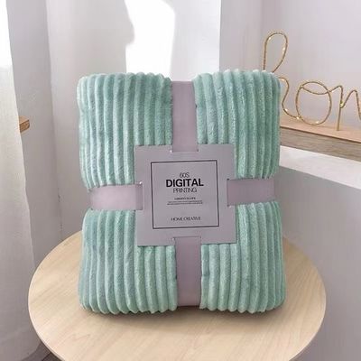 Großhandel 100% Polyester Königingröße Korallenfleece Decke für Hotel Militär